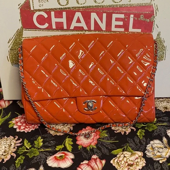CHANEL Classic Chain Flap Quilted Patent Leather Exc cond - Picture 3 of 14